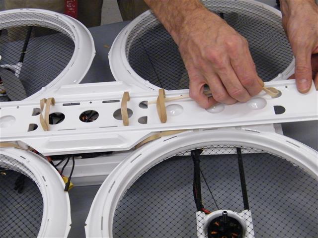 No screws or bolts, but many rubber bands are used in the assembly