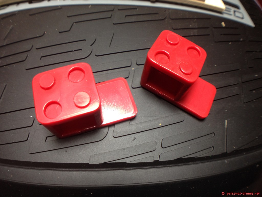 Plates holding lugs. Those slide into the frame sides and can be used alone, if you just have a single plate, or glued in couples, if you need a top and bottom plate, such as showed in the next picture. The lego like shape will help in gluing those pieces precisely together in couples